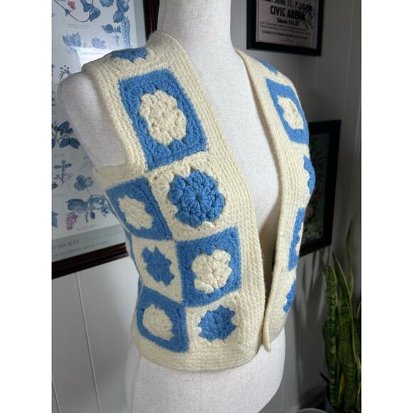 Vintage 70s Handknit Crochet Patchwork Boho Chic Festival Floral Vest XS - Picture 2 of 5